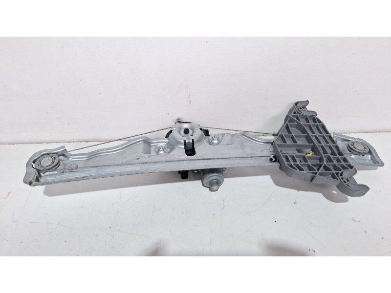 Recambio de elevalunas trasero izquierdo para kia sportage 1.6 hibrido no enchufable nq5e/f5p21/m61a17 referencia OEM IAM 82450R