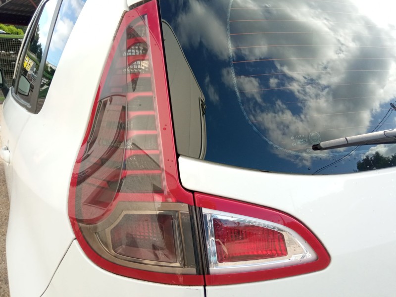 renault scenic del año 2010