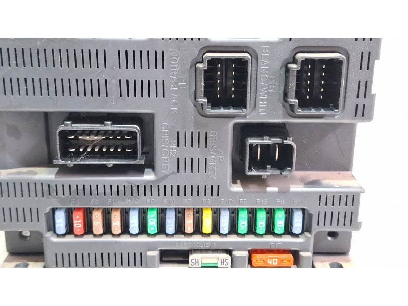 Recambio de centralita bsi para peugeot 308 referencia OEM IAM 9663798180  