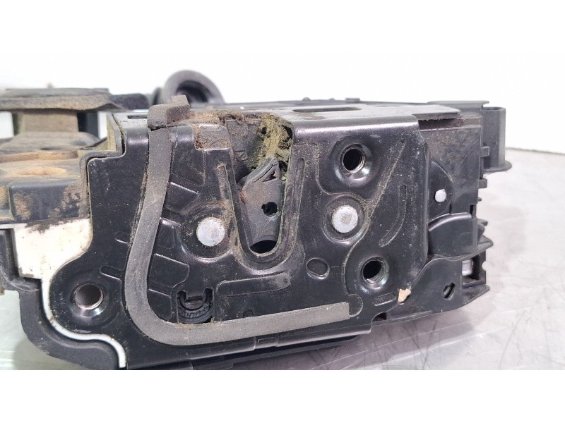 Recambio de cerradura puerta delantera izquierda para volkswagen polo referencia OEM IAM 5K1837015E  