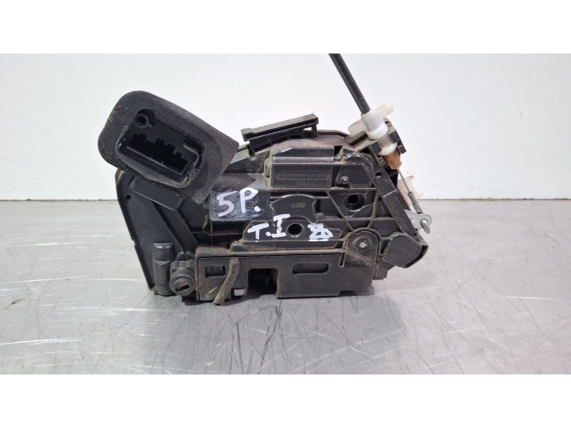 Recambio de cerradura puerta trasera izquierda para volkswagen polo referencia OEM IAM 6R4839015A  