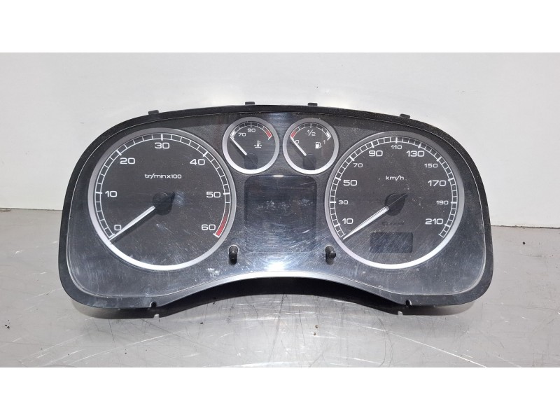 Recambio de cuenta kilometros para peugeot 307 referencia OEM IAM 21651862-5 P9651299680E01  