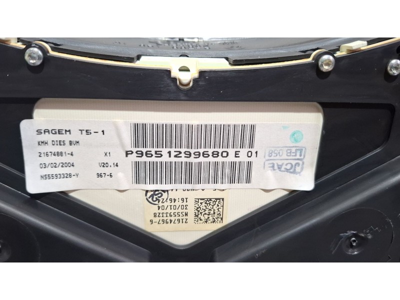 Recambio de cuenta kilometros para peugeot 307 referencia OEM IAM 21651862-5 P9651299680E01  
