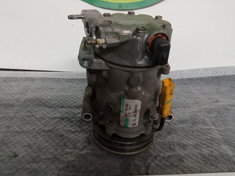 Recambio de compresor aire acondicionado para peugeot 208 referencia OEM IAM 9673656080  