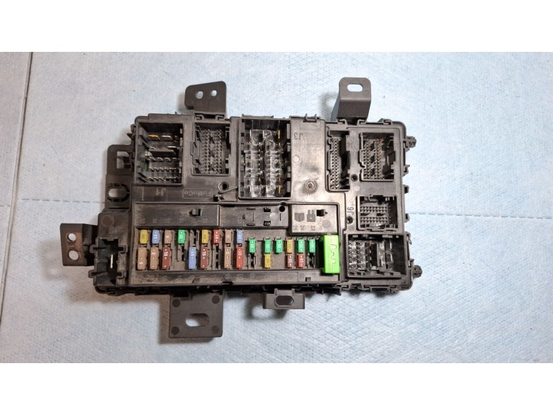 Recambio de caja reles / fusibles para ford tourneo referencia OEM IAM KK3T15604  