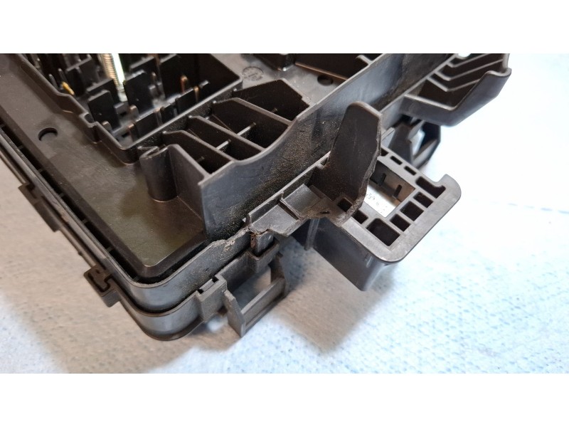 Recambio de caja reles / fusibles para ford tourneo referencia OEM IAM KK3T14D068LD  