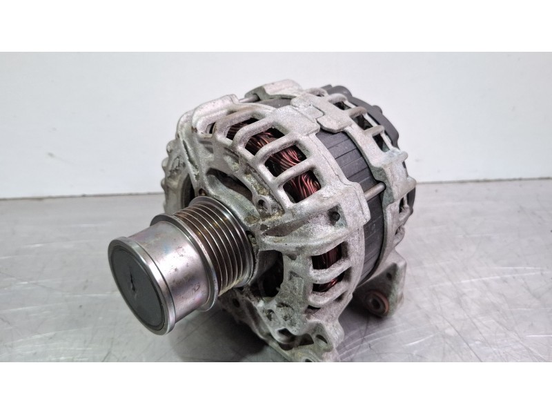 Recambio de alternador para volkswagen polo referencia OEM IAM 04C903023L  