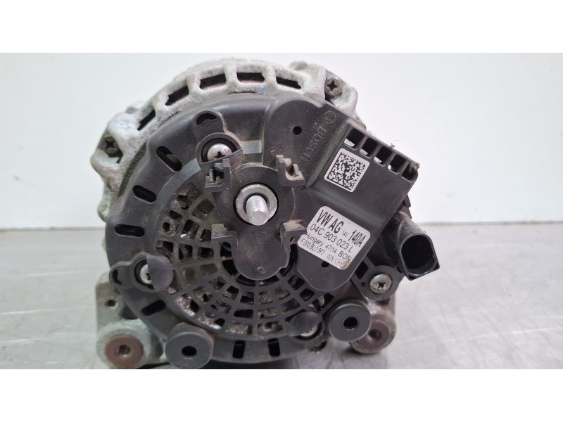 Recambio de alternador para volkswagen polo referencia OEM IAM 04C903023L  