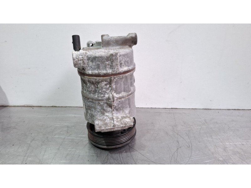 Recambio de compresor aire acondicionado para volkswagen polo referencia OEM IAM 5Q0820803E  
