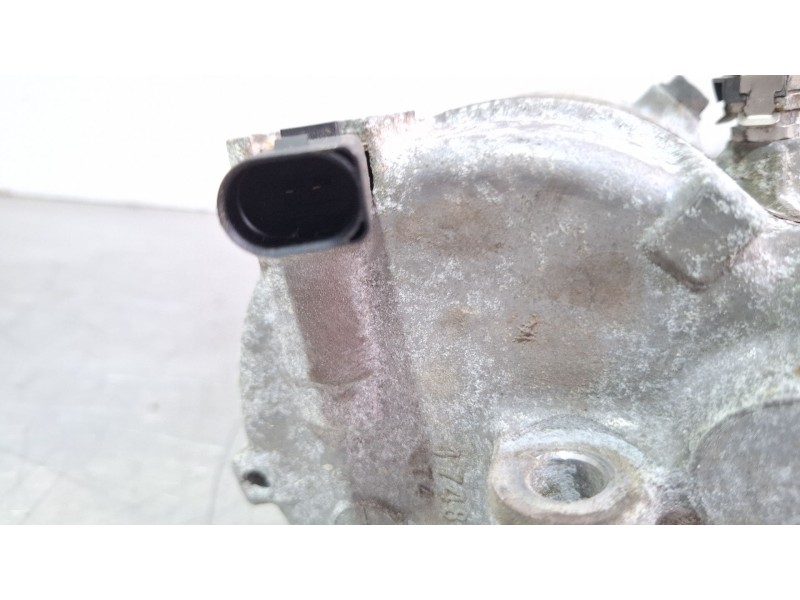 Recambio de compresor aire acondicionado para volkswagen polo referencia OEM IAM 5Q0820803E  