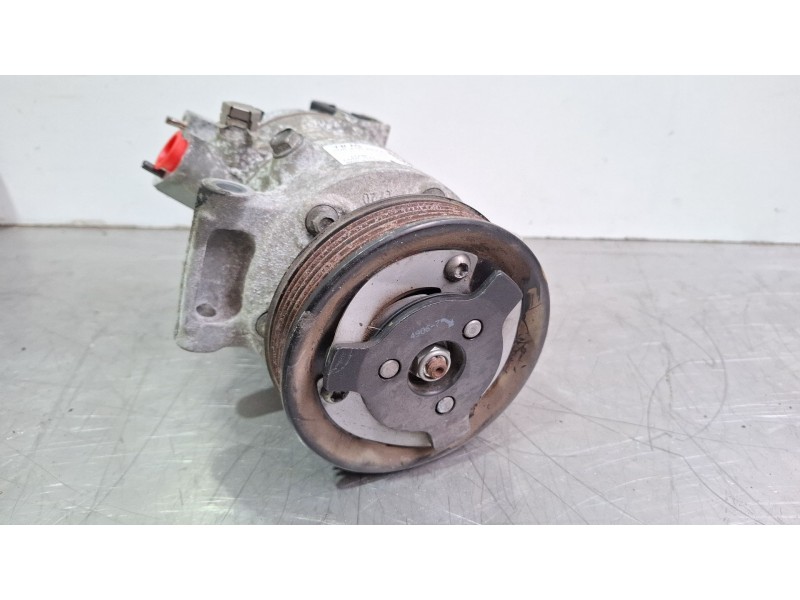 Recambio de compresor aire acondicionado para volkswagen polo referencia OEM IAM 5Q0820803E  