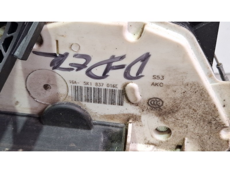 Recambio de cerradura puerta delantera derecha para volkswagen polo referencia OEM IAM 5K1837016E  