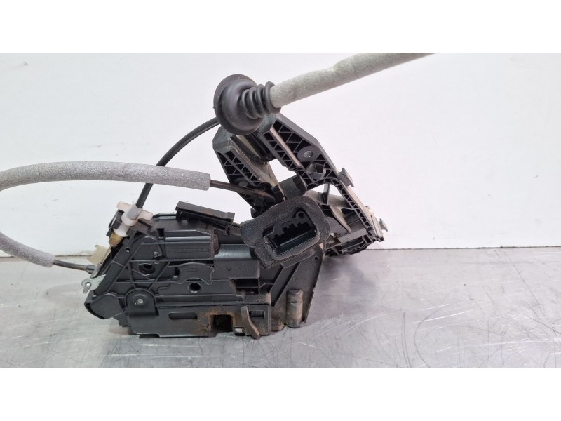 Recambio de cerradura puerta delantera derecha para volkswagen polo referencia OEM IAM 5K1837016E  