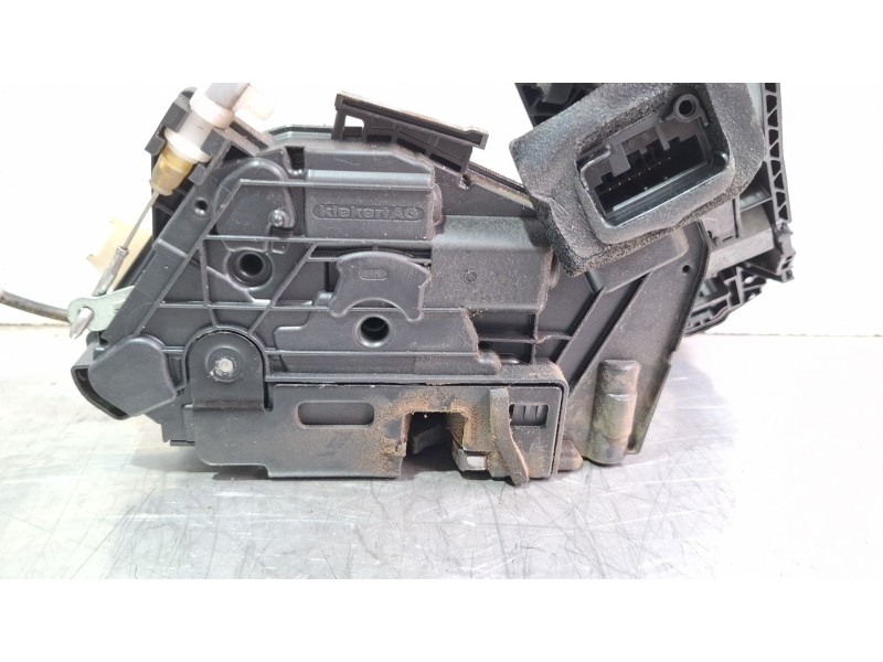 Recambio de cerradura puerta delantera derecha para volkswagen polo referencia OEM IAM 5K1837016E  