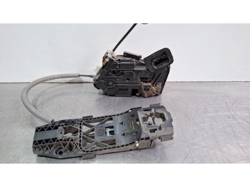Recambio de cerradura puerta trasera derecha para volkswagen polo referencia OEM IAM 6R4839016A  