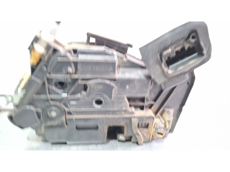 Recambio de cerradura puerta trasera derecha para volkswagen polo referencia OEM IAM 6R4839016A  