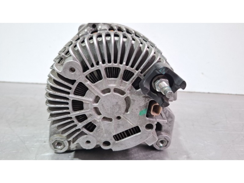 Recambio de alternador para renault latitude referencia OEM IAM 8200654785  