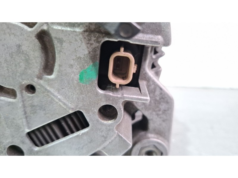 Recambio de alternador para renault latitude referencia OEM IAM 8200654785  