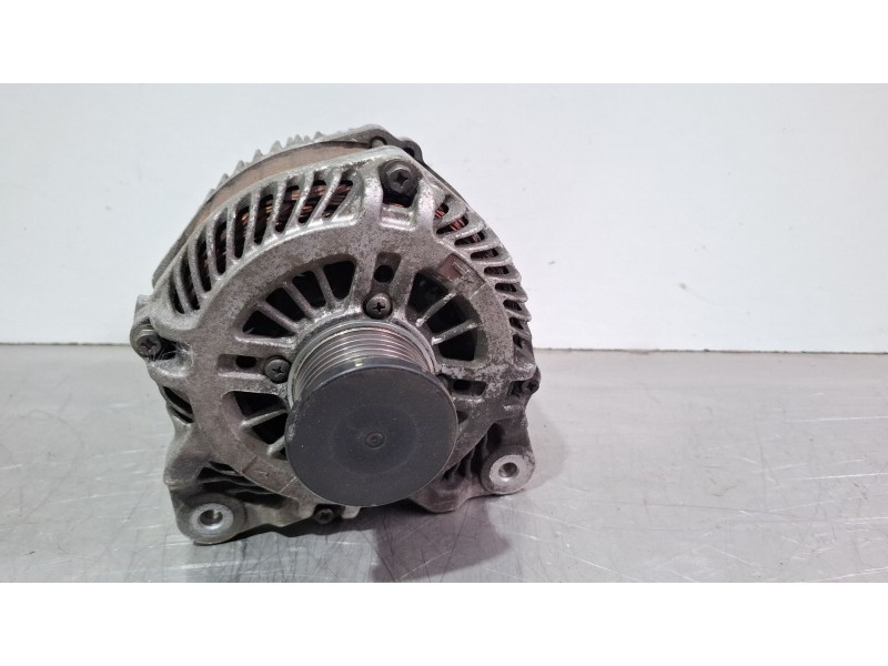 Recambio de alternador para renault latitude referencia OEM IAM 8200654785  