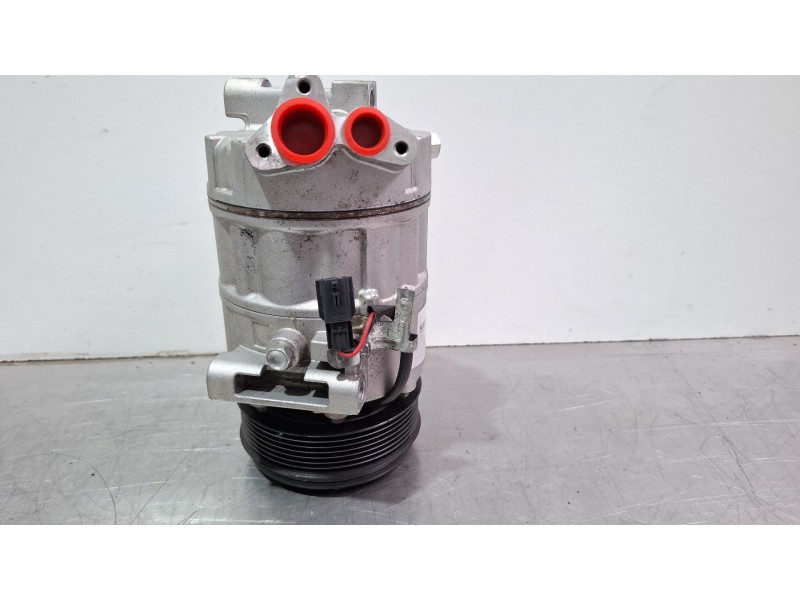 Recambio de compresor aire acondicionado para renault latitude referencia OEM IAM 0500696  