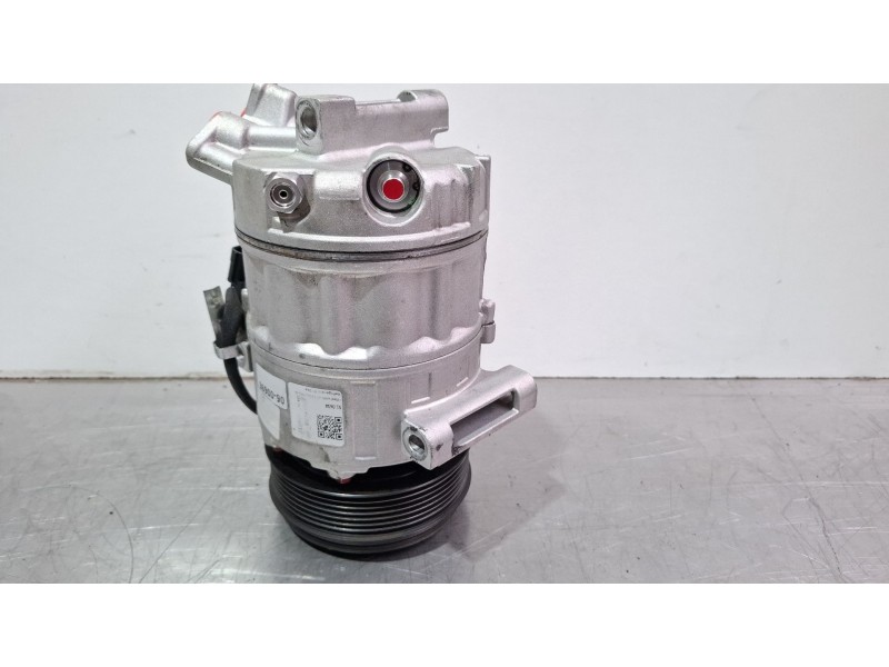 Recambio de compresor aire acondicionado para renault latitude referencia OEM IAM 0500696  