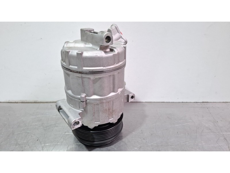 Recambio de compresor aire acondicionado para renault latitude referencia OEM IAM 0500696  