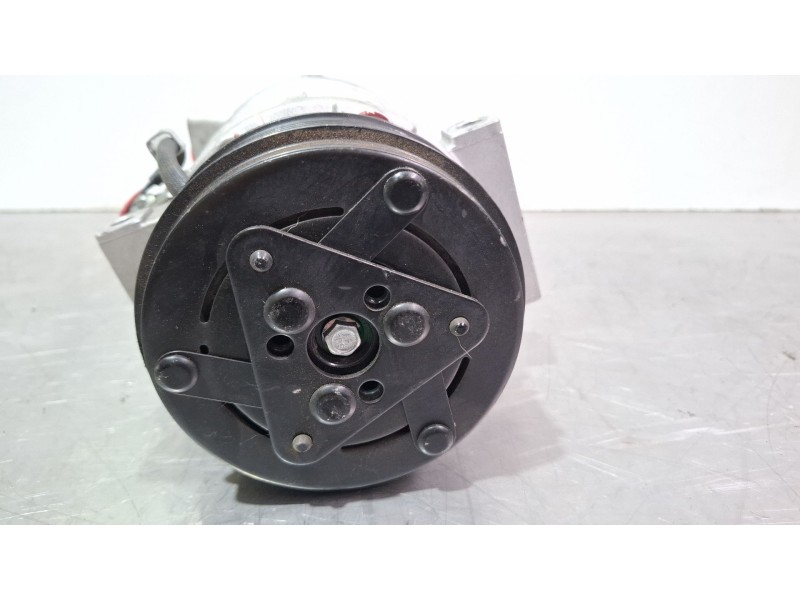 Recambio de compresor aire acondicionado para renault latitude referencia OEM IAM 0500696  