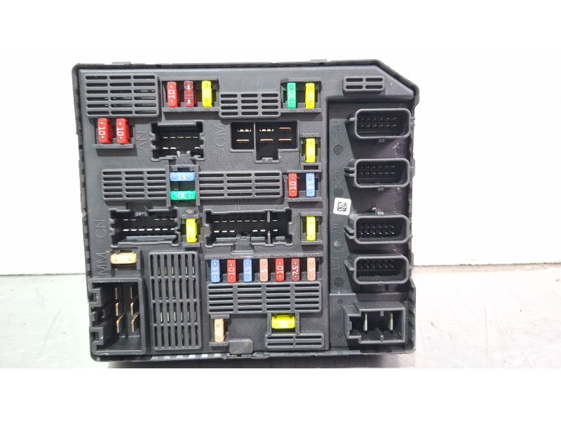 Recambio de caja reles / fusibles para renault latitude referencia OEM IAM 284B60738R  
