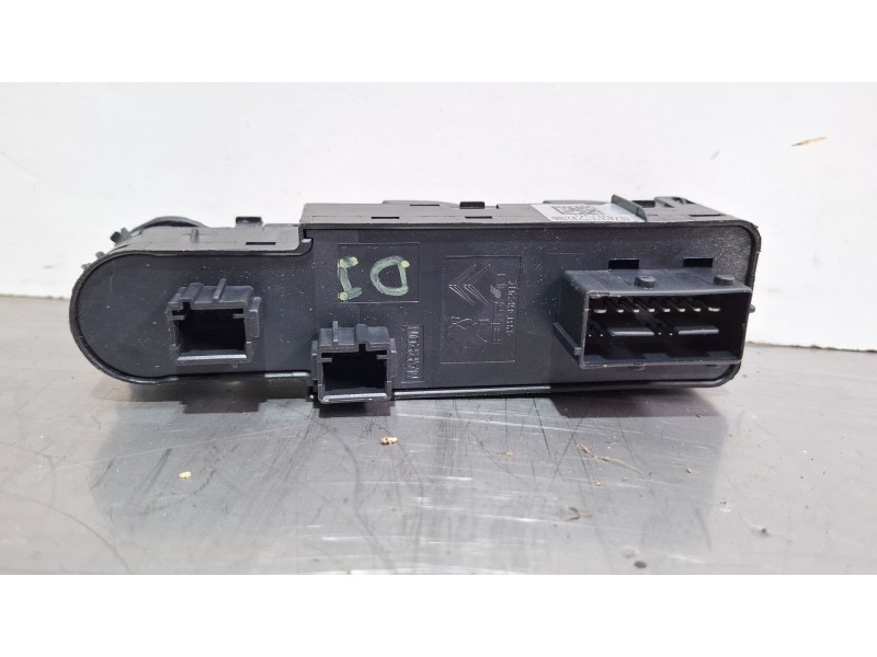 Recambio de mando elevalunas delantero izquierdo para peugeot 2008 signature blue referencia OEM IAM   