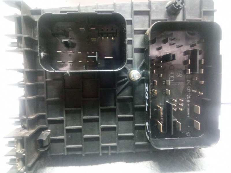 Recambio de caja reles / fusibles para seat altea referencia OEM IAM 1K0937124K  