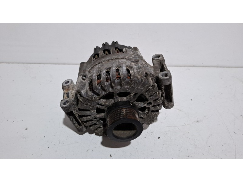 Recambio de alternador para mercedes-benz vito referencia OEM IAM A0009067702 Valeo  