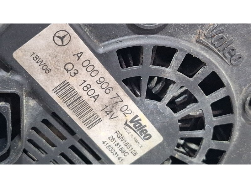 Recambio de alternador para mercedes-benz vito referencia OEM IAM A0009067702 Valeo  