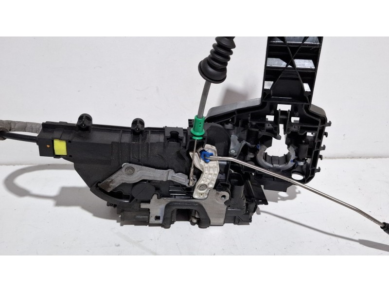 Recambio de cerradura puerta delantera derecha para mercedes-benz vito referencia OEM IAM A4477200235  