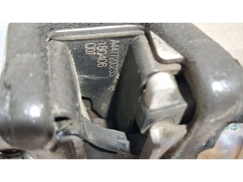 Recambio de cerradura puerta delantera derecha para mercedes-benz vito referencia OEM IAM A4477200235  