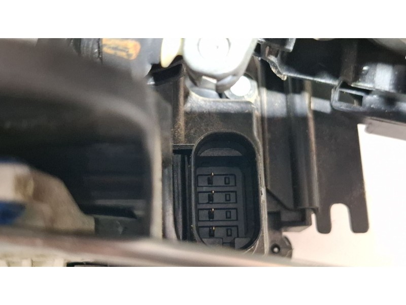 Recambio de cerradura puerta delantera derecha para mercedes-benz vito referencia OEM IAM A4477200235  