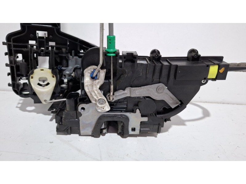 Recambio de cerradura puerta delantera izquierda para mercedes-benz vito referencia OEM IAM A4477200035  