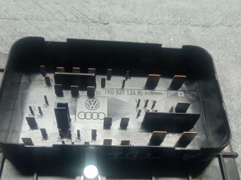 Recambio de caja reles / fusibles para seat altea referencia OEM IAM 1K0937124K  