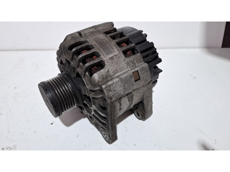 Recambio de alternador para renault kangoo referencia OEM IAM F8640056  