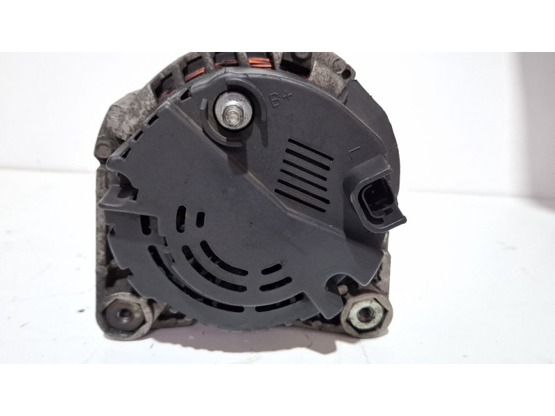 Recambio de alternador para renault kangoo referencia OEM IAM F8640056  