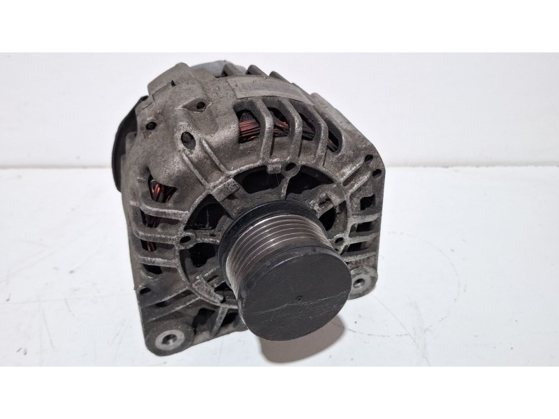 Recambio de alternador para renault kangoo referencia OEM IAM F8640056  