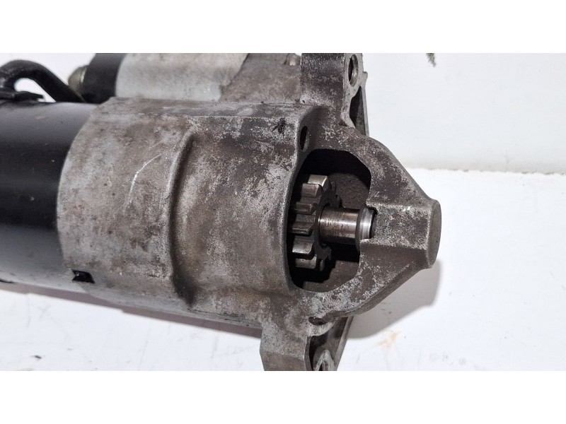 Recambio de motor arranque para renault kangoo referencia OEM IAM 8200584685  