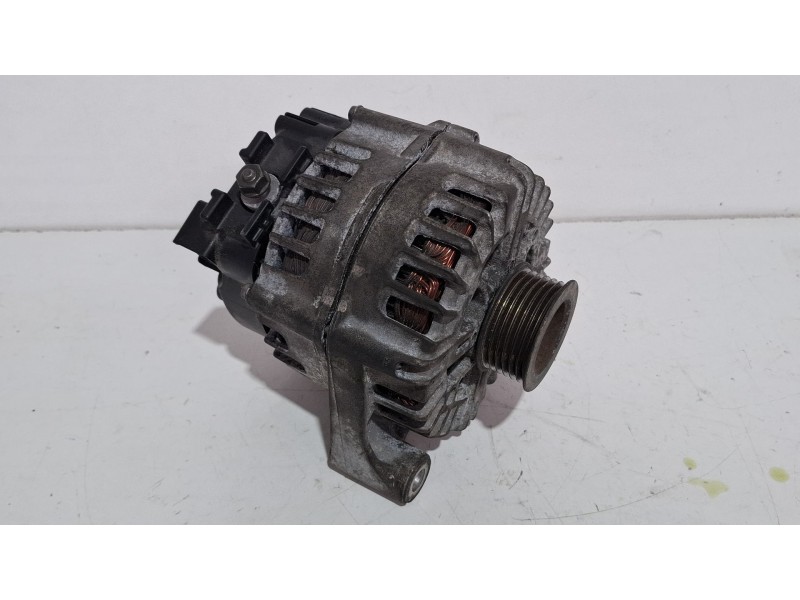 Recambio de alternador para bmw serie 1 120cl referencia OEM IAM 7802261 AI04 / 2543461C  