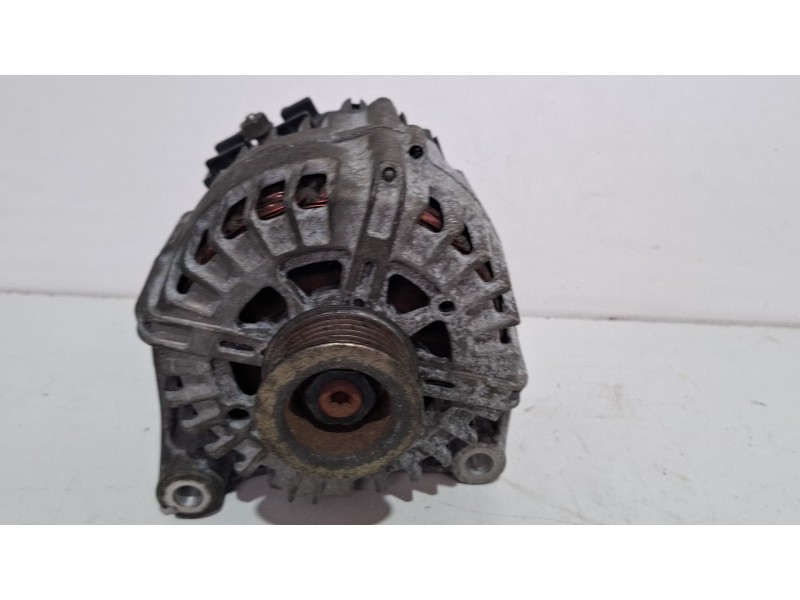 Recambio de alternador para bmw serie 1 120cl referencia OEM IAM 7802261 AI04 / 2543461C  