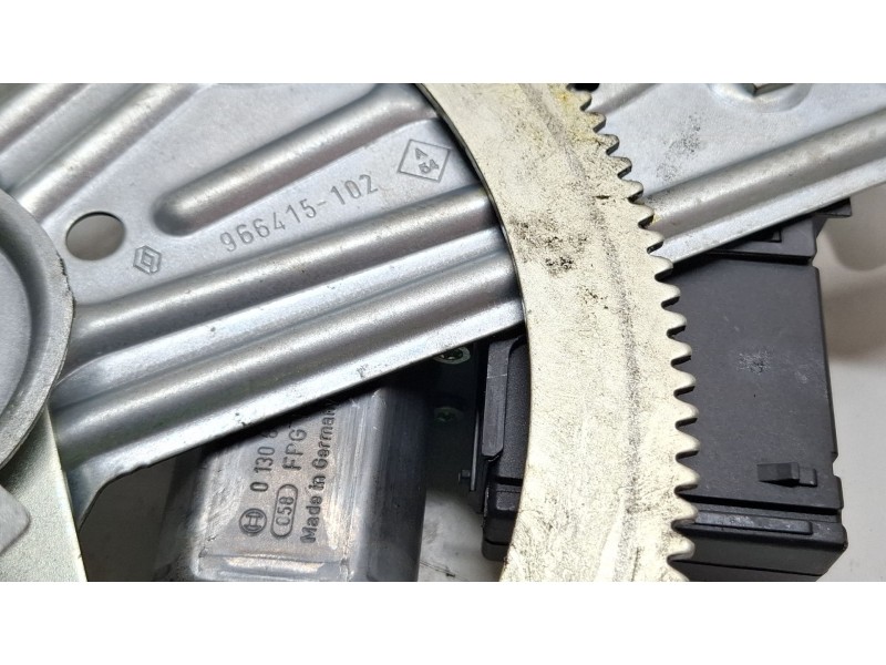 Recambio de elevalunas delantero derecho para renault megane scenic 1.5 d 110cv jz/jz09/jz0903 referencia OEM IAM 807302741R  