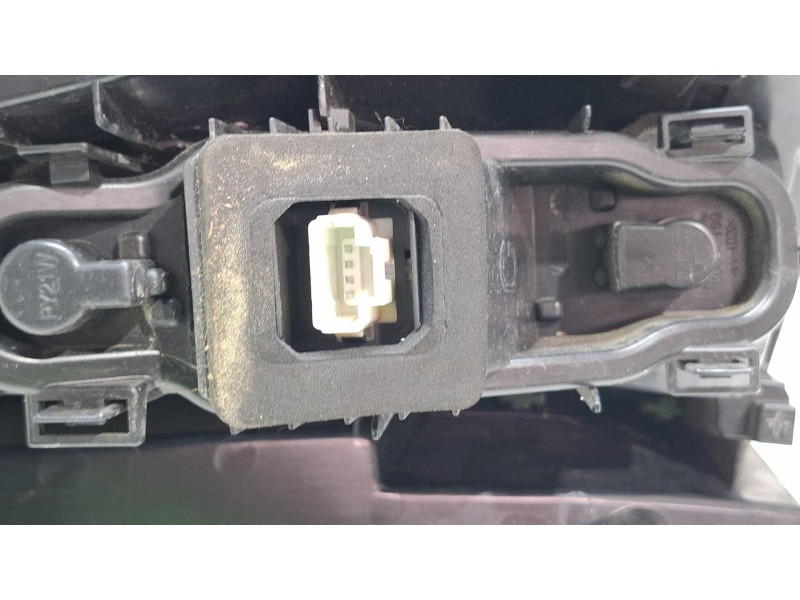 Recambio de piloto carrocería trasero izquierdo para renault megane scenic 1.5 d 110cv jz/jz09/jz0903 referencia OEM IAM a056008