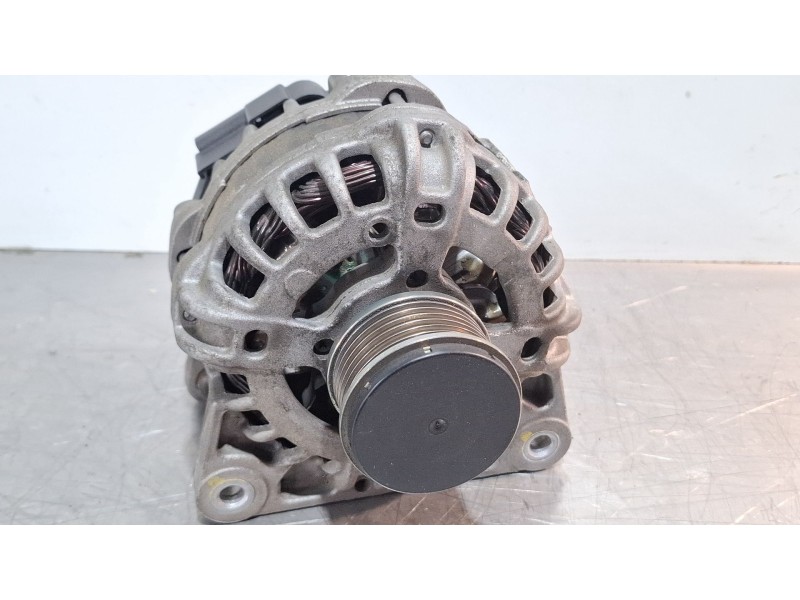 Recambio de alternador para dacia dokker referencia OEM IAM 231002949R  