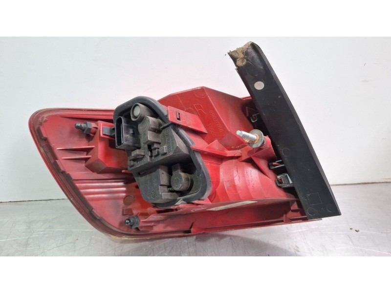 Recambio de piloto trasero derecho para audi a 6 referencia OEM IAM 89317040  