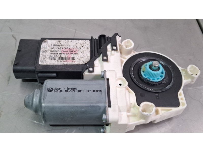 Recambio de motor elevalunas delantero izquierdo para volkswagen golf referencia OEM IAM 1C1959801A  