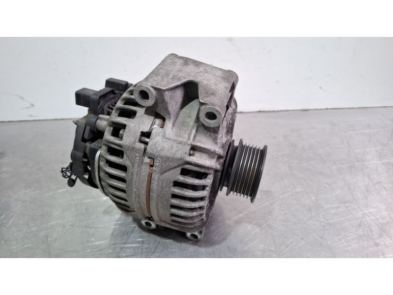 Recambio de alternador para audi a4 referencia OEM IAM 0124525009  