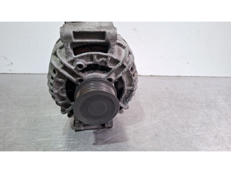 Recambio de alternador para audi a4 referencia OEM IAM 0124525009  